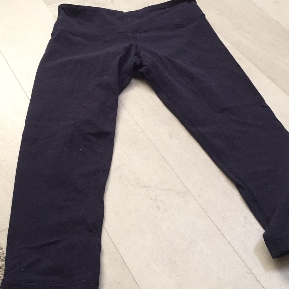 Lululemon 3/4 Leggings Size 6 in Navy Blue